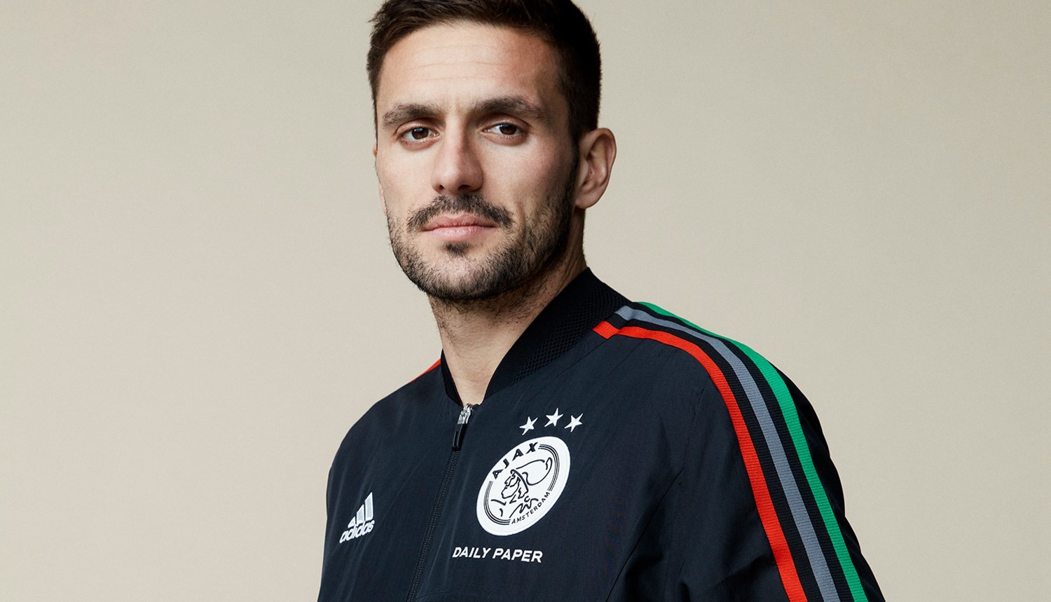 员背负了额 员背负了额