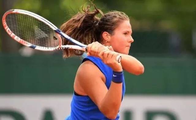 出了巨大贡 出了巨大贡