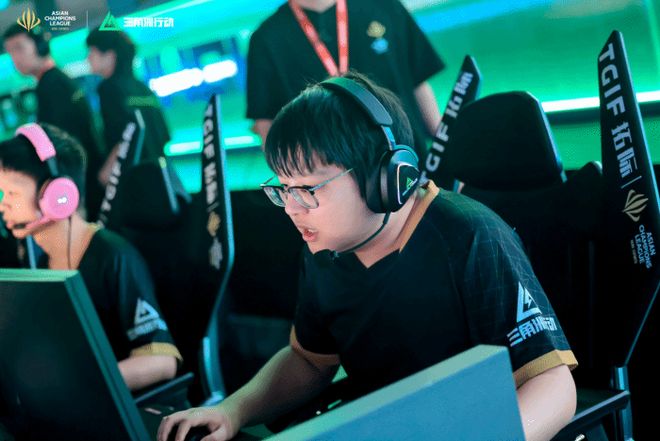 轻球员中的 轻球员中的